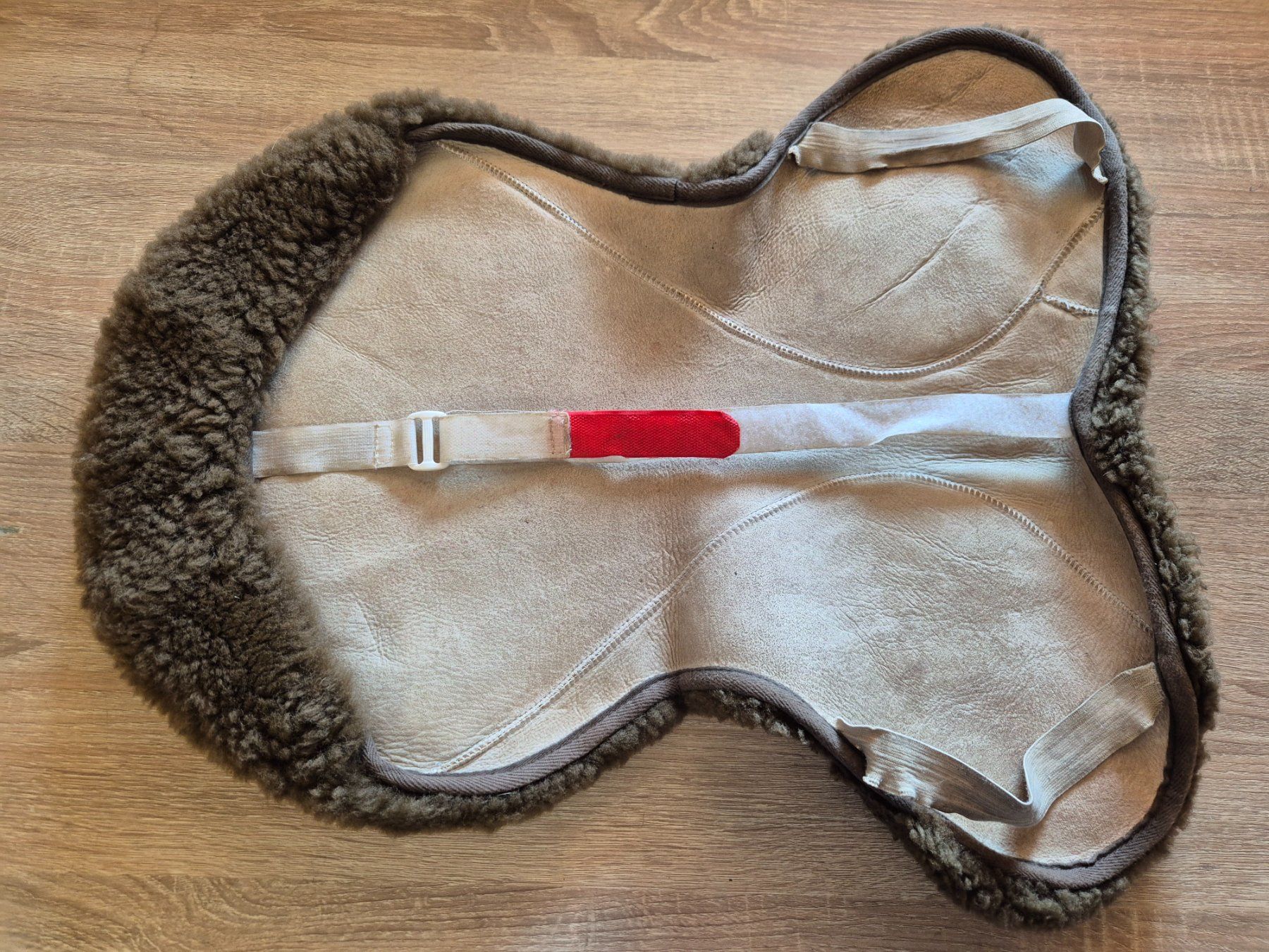 Selle & Accessori: Lammfell Sattelüberzug Sitzbezug – Usato da Meggen venduto da Orrinka20 1