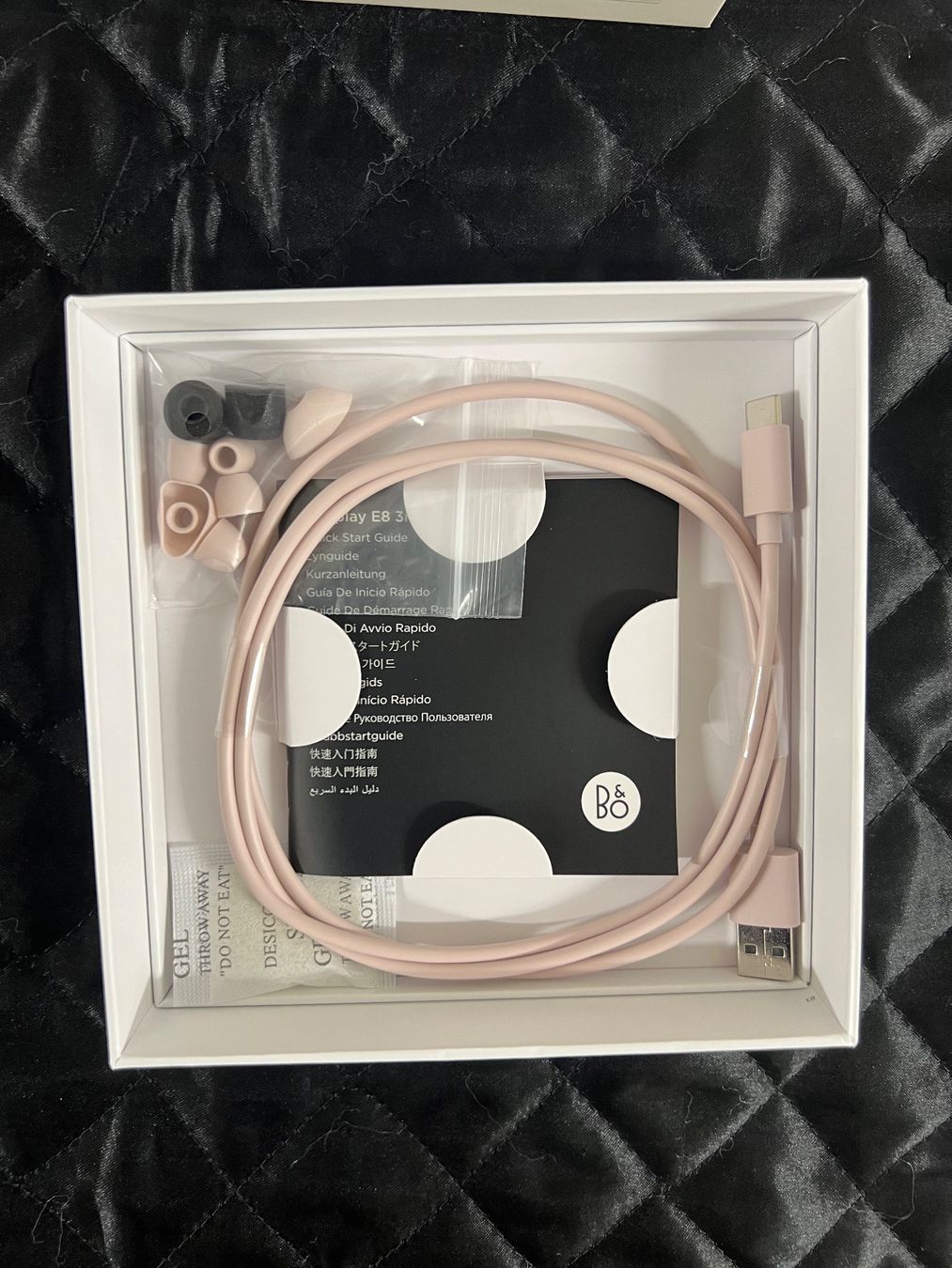 Bang & Olufsen Kopfhörer: B&O Beoplay E8 3rd Gen Pink – Neu und originalverpackt aus Kirchberg SG von EPGaemperle 3
