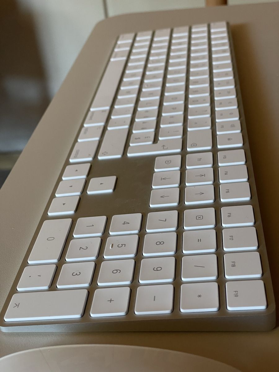 Apple Tastiere: Apple Magic Keyboard mit Ziffernblock und Magic Mouse – Nuovo (secondo la descrizione) da Riedtwil venduto da MichaelSeiz 2