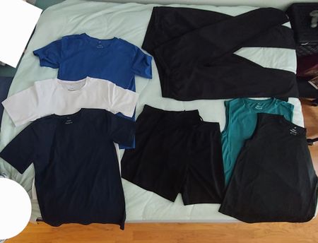 Lot d'habits de sport taille 170