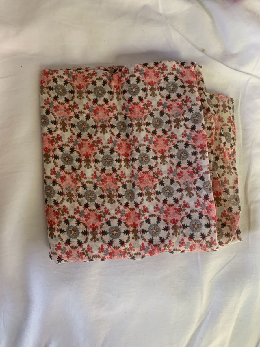 Foulard & Sciarpe: Scarf with floral pattern beige pink – Nuovo (secondo la descrizione) da Zürich venduto da ama_k88c