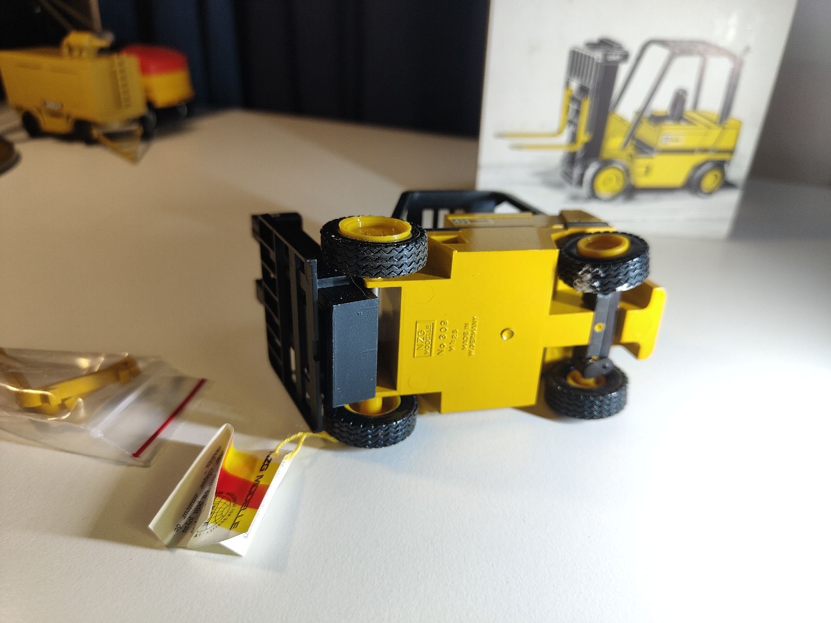 Caterpillar Kit di modellismo & Modellini statici: Modell NZG Cat V 50 D Stapler West Germany – Nuovo (secondo la descrizione) da Ehrendingen venduto da Axe31 3