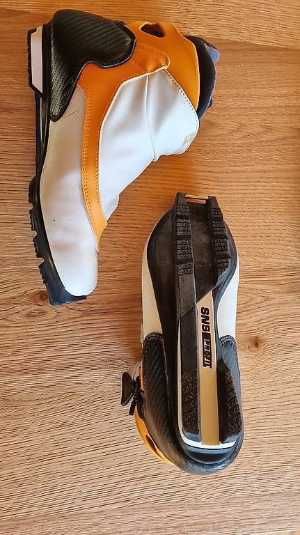 Salomon Scarpe da uomo: Chaussures de ski Salomon taille (40) – Usato da Couvet venduto da Mima0077 1