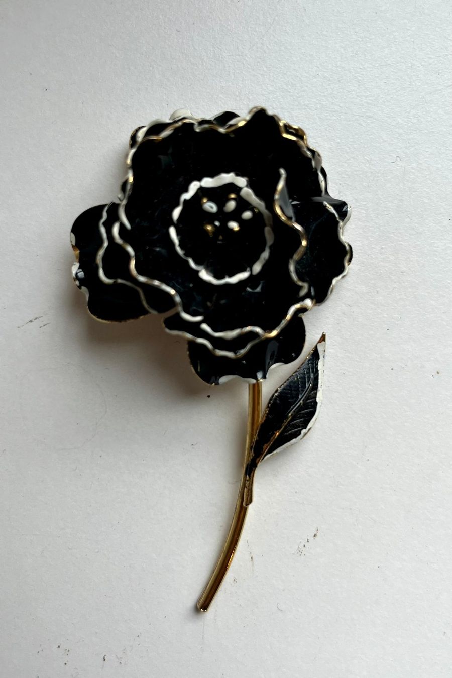 Spille & Fermagli: Elegante Vintage-Brosche, Blume mit Emaille – Usato da Wädenswil venduto da Aniares2 1