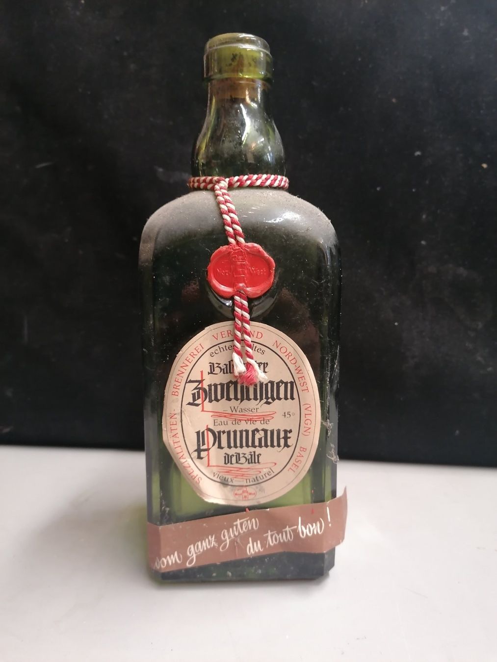 Spirituosen: EAU DE VIE PRUNEAUX DE BÂLE – Neu und originalverpackt aus Genève von Leboucheoreilles