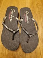 Neue Schwarze Skechers Zehentrenner, Yoga Foam, Grösse 36