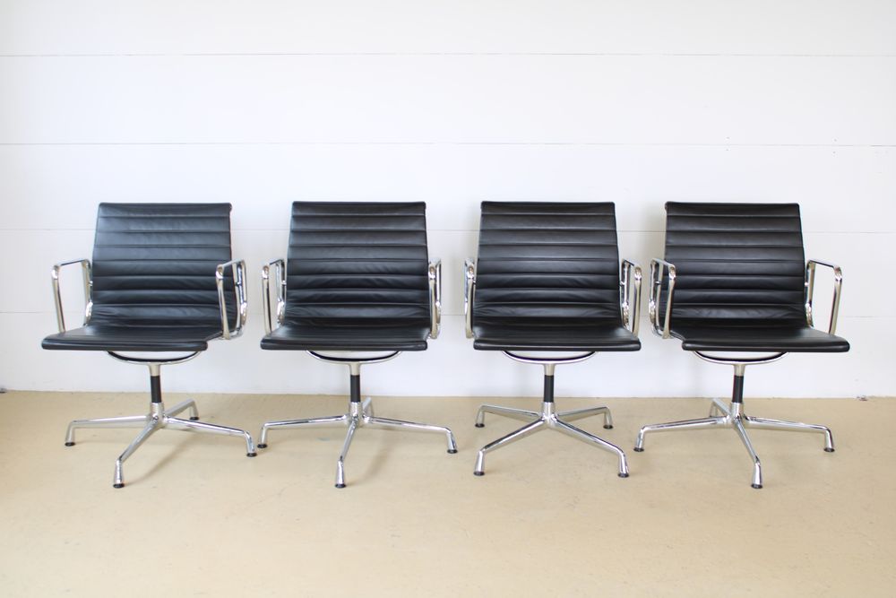 Vitra Eames Stühle EA108,  Leder und drehbar 5