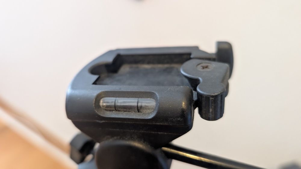 Treppiedi & Teste: Carena Stativ – robust & leicht – ideal für Foto und Video – Usato da Volketswil venduto da Eleth 2