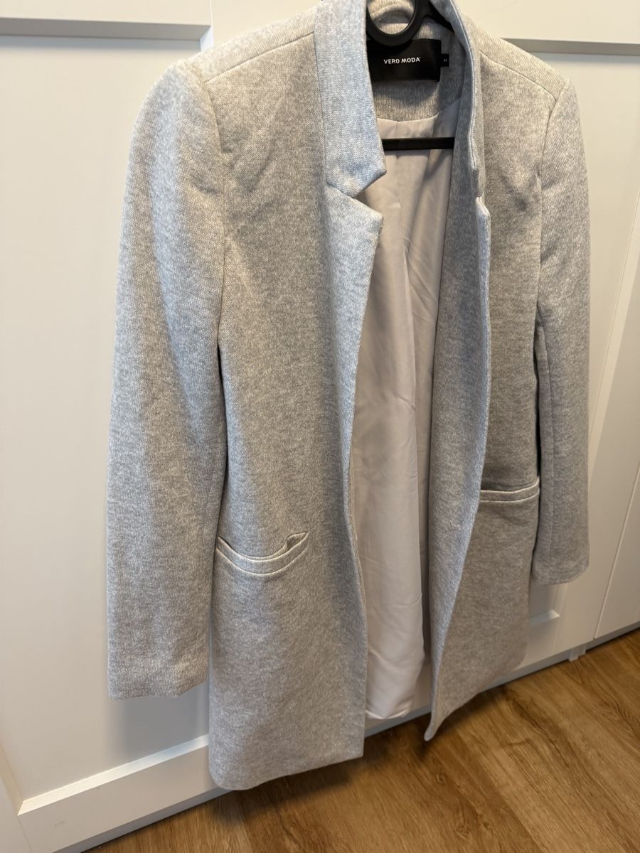 Vero Moda Cappotti: Vero Moda Mantel, Grösse 34, grau – Usato da Bassersdorf venduto da Sandy456 3