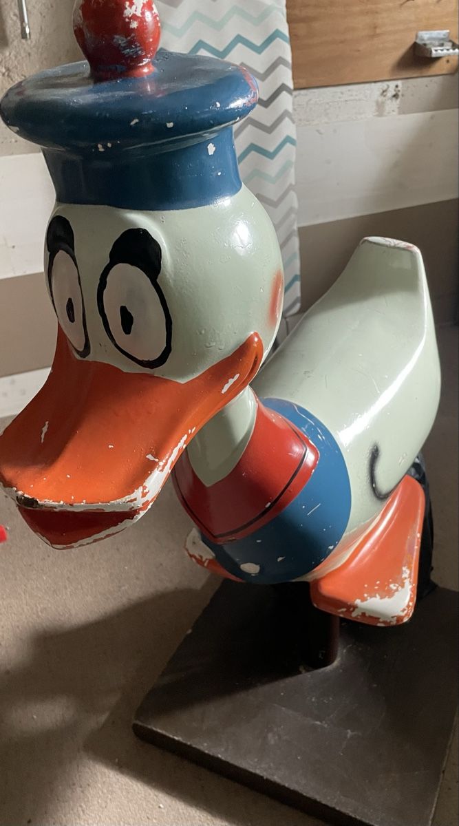 Statuette: Vintage Donald Disney Sitzfigur – Usato da Schaffhausen venduto da lar_sp7t