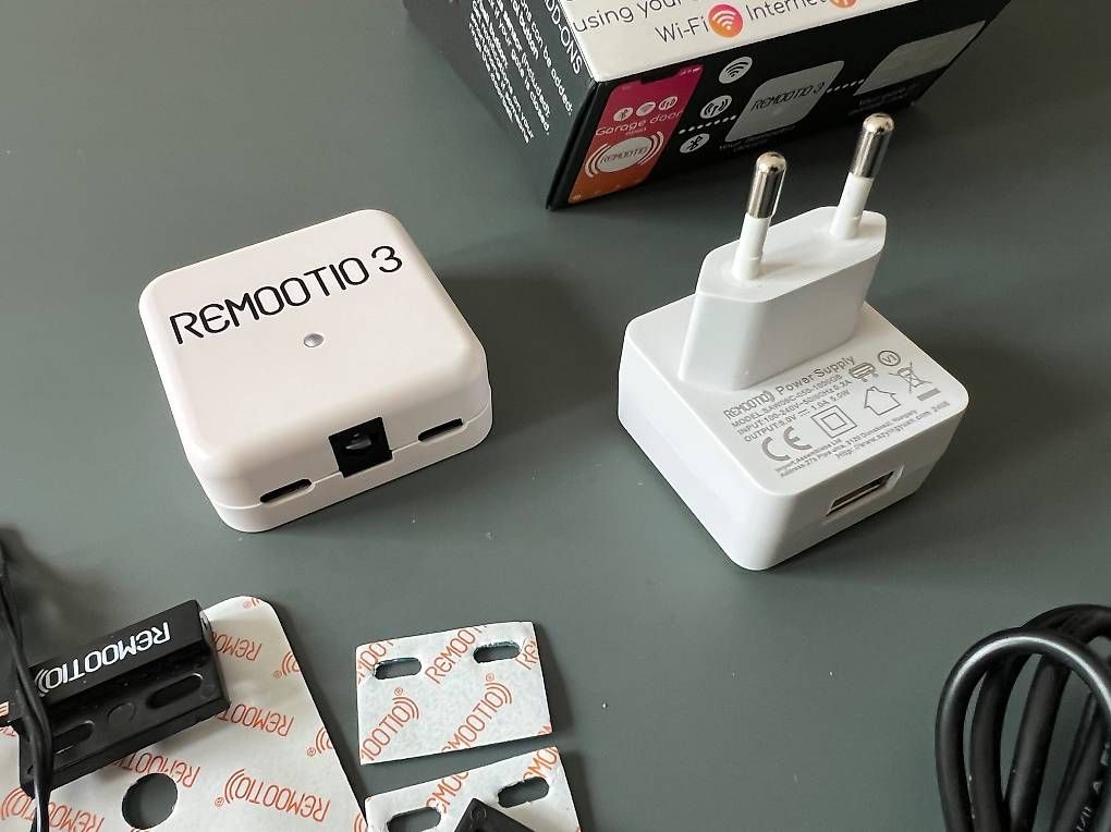 Chargements: Remootio 3 + Sensor + Netzteil – D'occasion à Würenlos par wal-d 2
