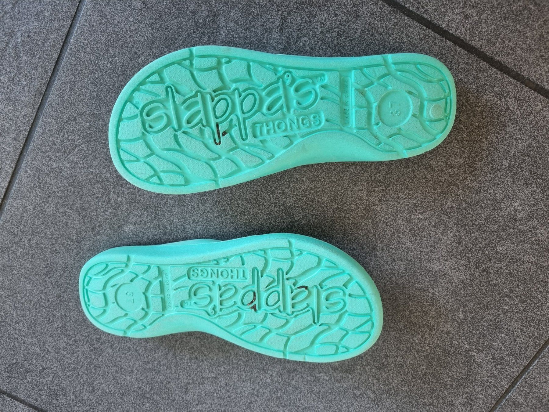 Schuhe für Mädchen: Sommerschuhe / Thongs - Gr. 37 – Gebraucht aus Neftenbach von DanielaS01020304 2