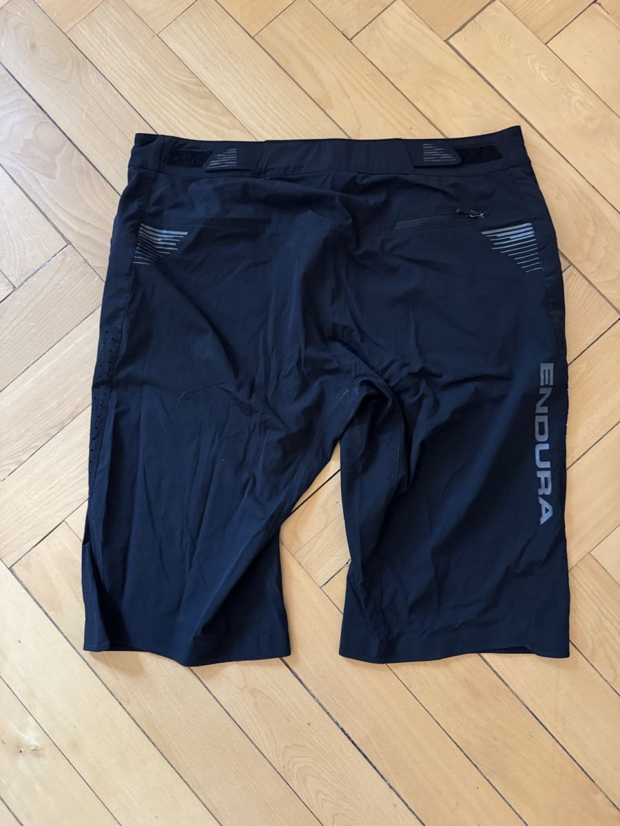 Pantaloni: Endura SINGLETRACK LITE SHORTS – Usato da Zürich venduto da misscheeky 2