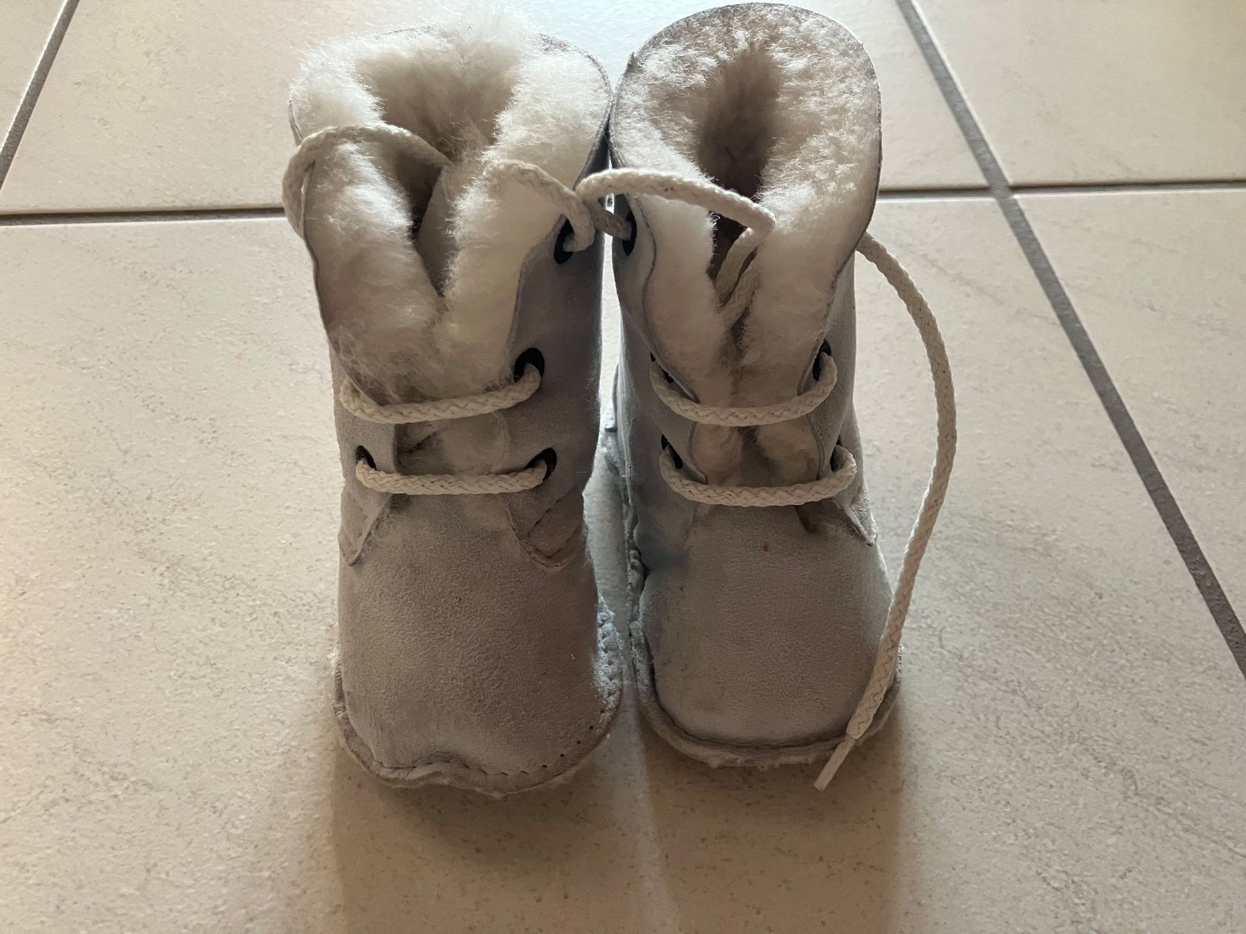 Schuhe für Jungen: Lammfellschuhe hellblau 16-18 – Gebraucht aus Chur von steffeli04 1