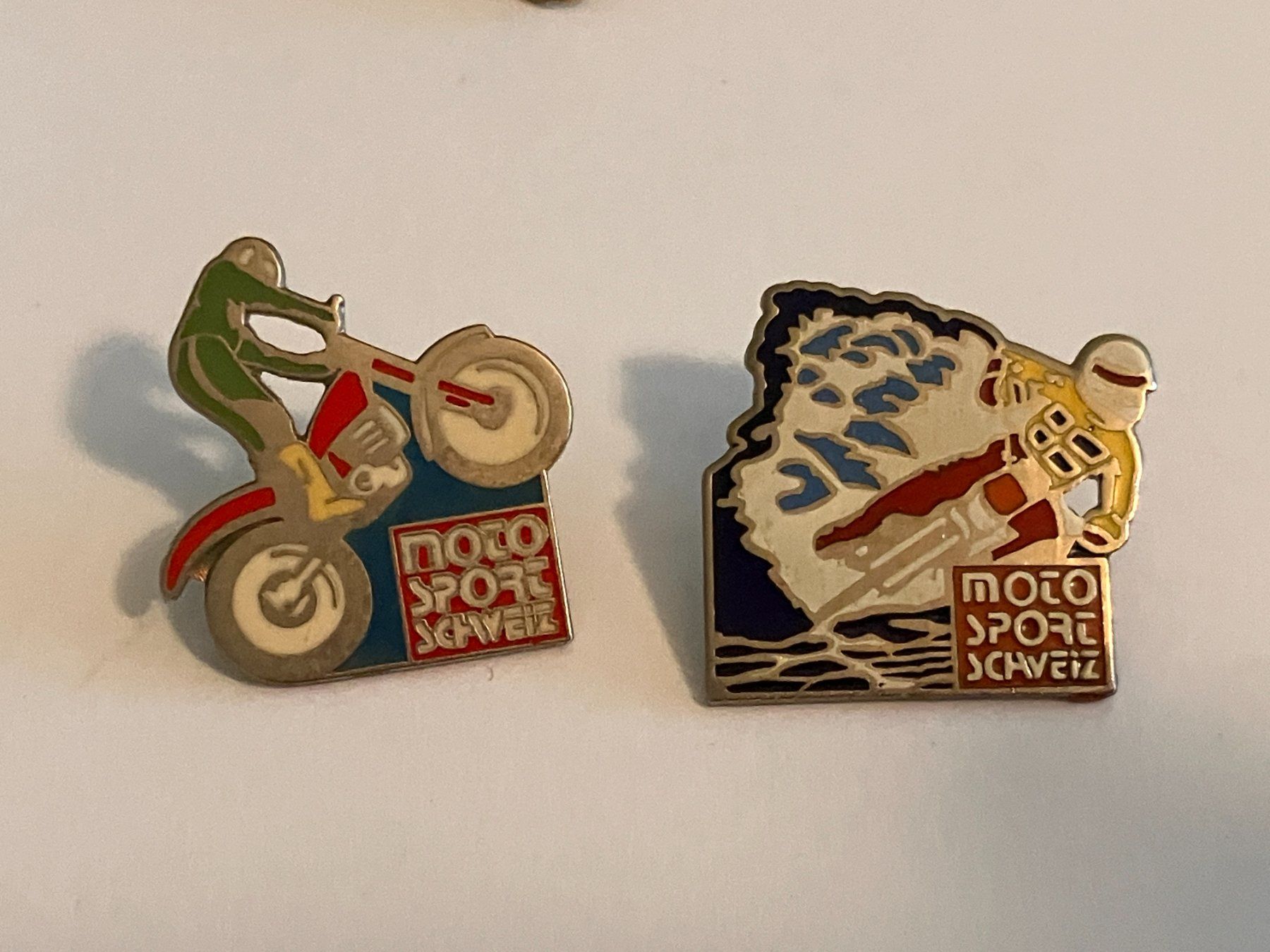 Placchette & Badge: 2 Pin Motorsport Schweiz – Usato da Basel venduto da djwwpp