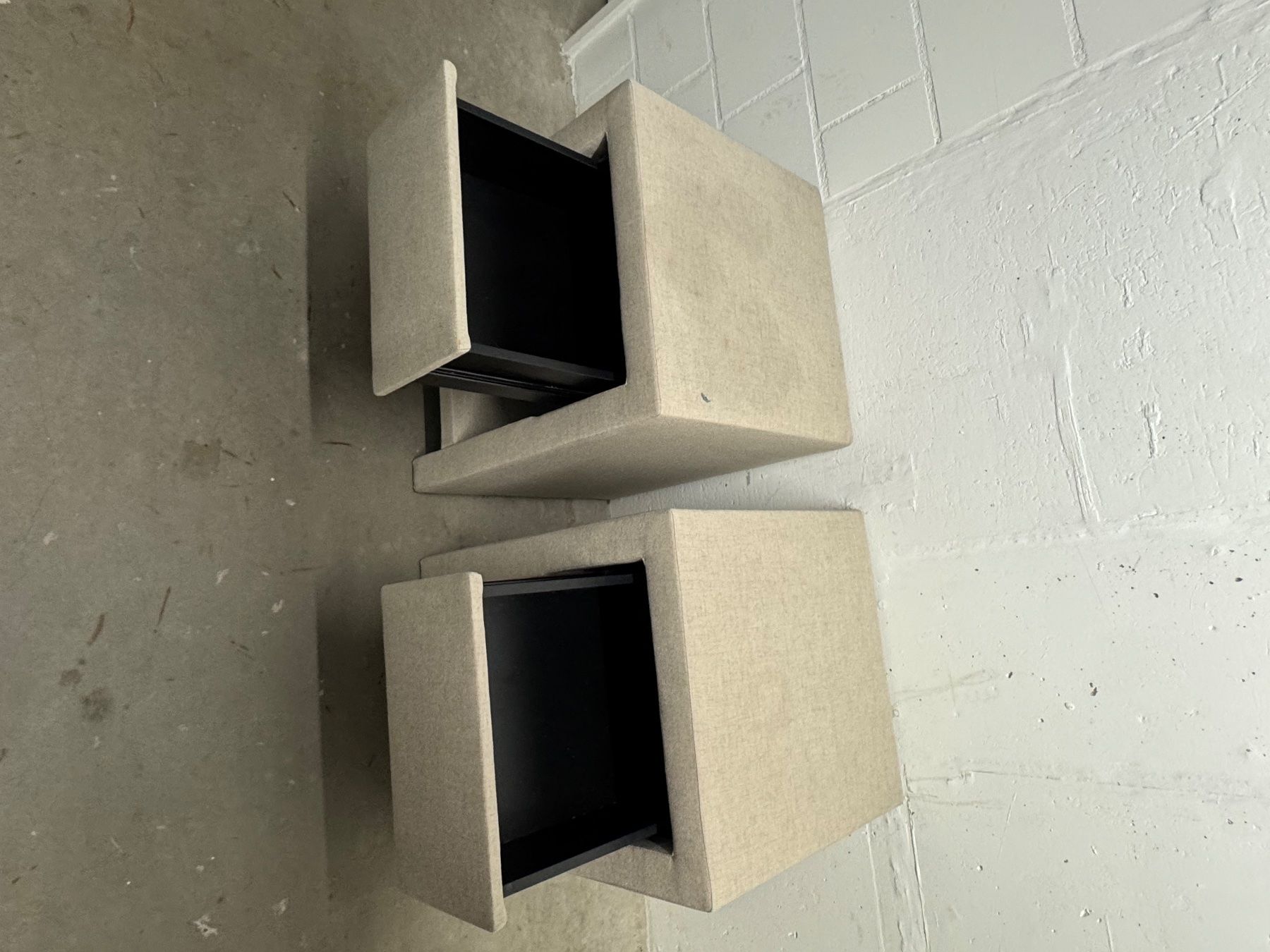 Tables de nuit: Bedside table – D'occasion à Basel par arr_j96w 1