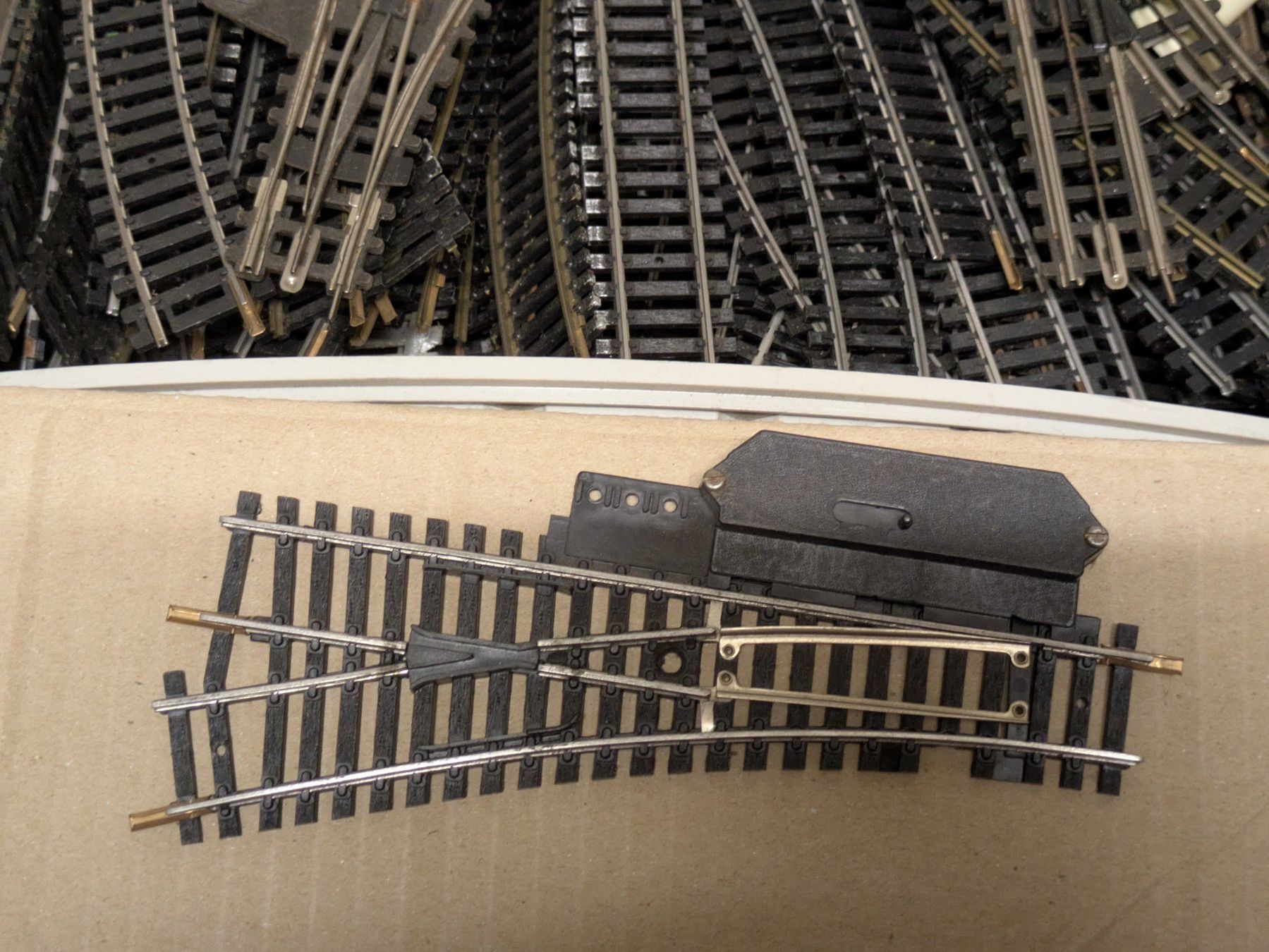 Lima Trains électriques: "Lima". Modelleisenbahn. Ein Karton voll Schienenmaterial. – D'occasion à Basel par Arkouda 3