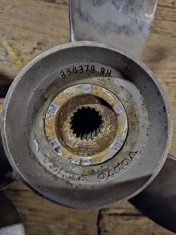Barche: ORIGINAL Volvo Penta C6 Duoprop-Propellersatz – Usato da Russikon venduto da swissmade-12 4