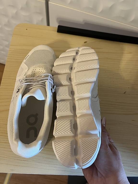 Scarpe da donna: On Schuhe  – Nuovo e nell'imballaggio originale da Möhlin venduto da sar_xn6j 1
