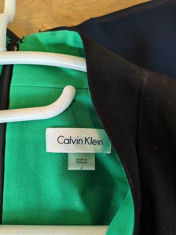 Kleider: Elegantes schwarzes Kleid von Calvin Klein – Gebraucht aus Dinhard von Hoiiiduu 2