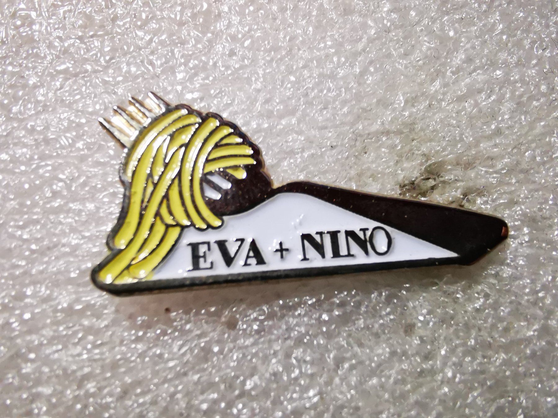Placchette & Badge: Ansteckpin 151: Eva + Nino – Usato da Oppligen venduto da Pin-Fall-Shop