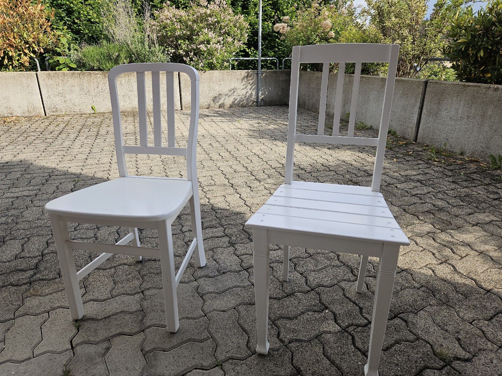 Sedie: 2 Holzstühle weiss – Usato da Schaffhausen venduto da gaze15