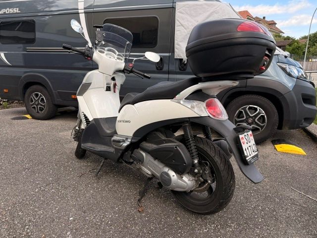 Aprilia Altro: Aprilia Scarabeo 300ie – Usato da Günsberg venduto da Rengu 4