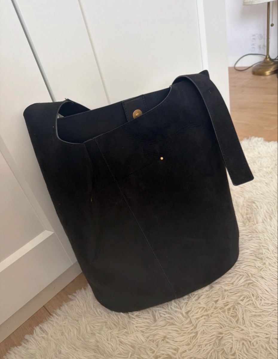 H&M Borse da donna: Schwarze Wildleder-Optik Tasche – Usato da Zürich venduto da lu0_df5p 2