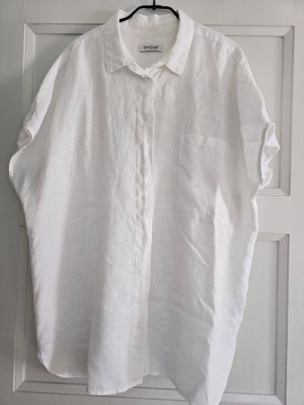 Kleidung: Leinenbluse weiss (M) BACKSTAGE