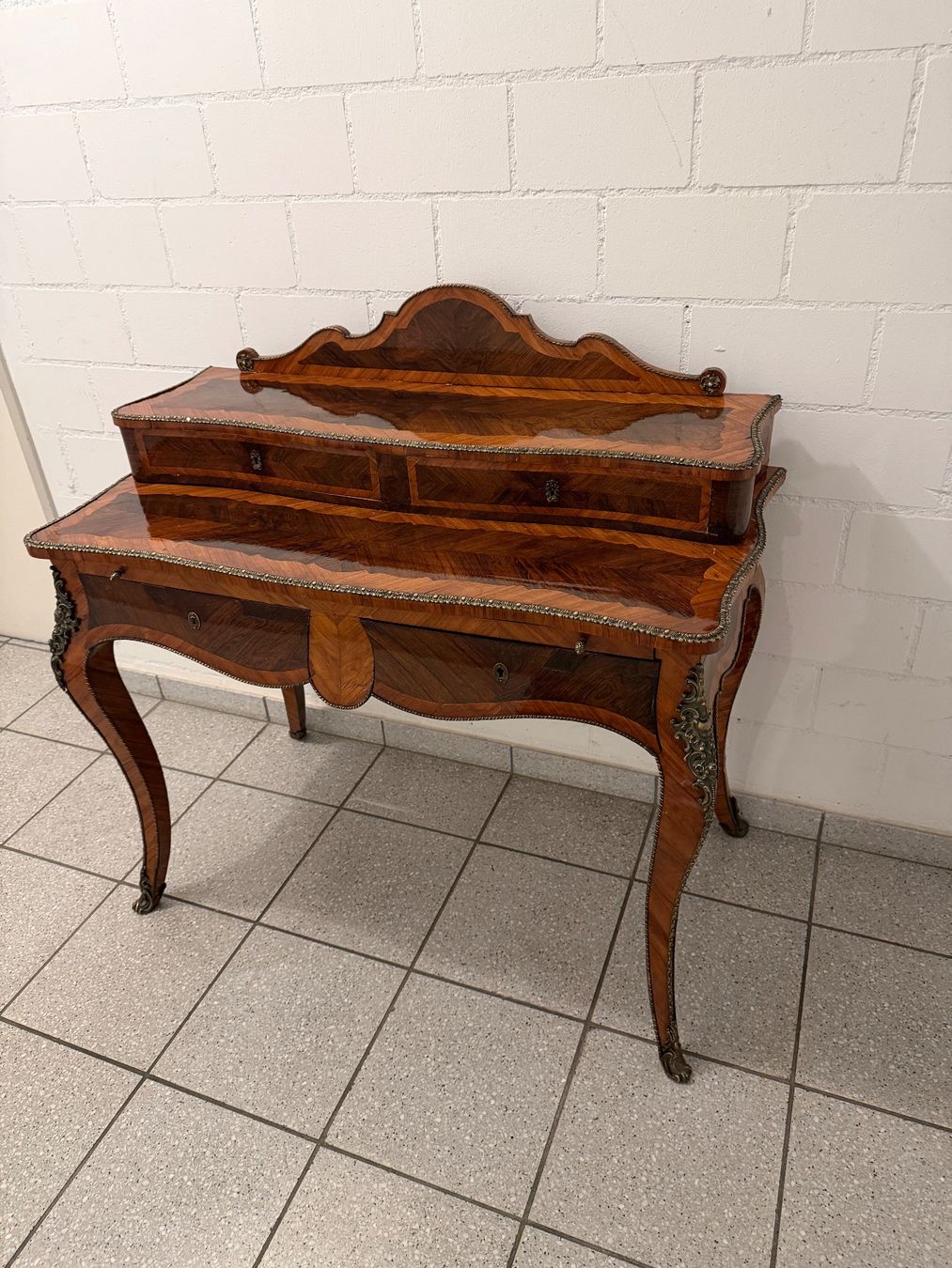 Scrivanie: Abgestufter Schreibtisch, 19. Jh. – Usato da Aarburg venduto da Nikys-Woods 6