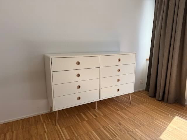 Commodes: Kommode Sideboard weiss mit Holzgriffen – D'occasion à Luzern par _rst_