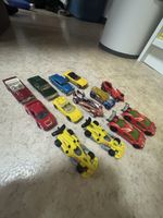 13x Hot Wheels Spielzeugautos