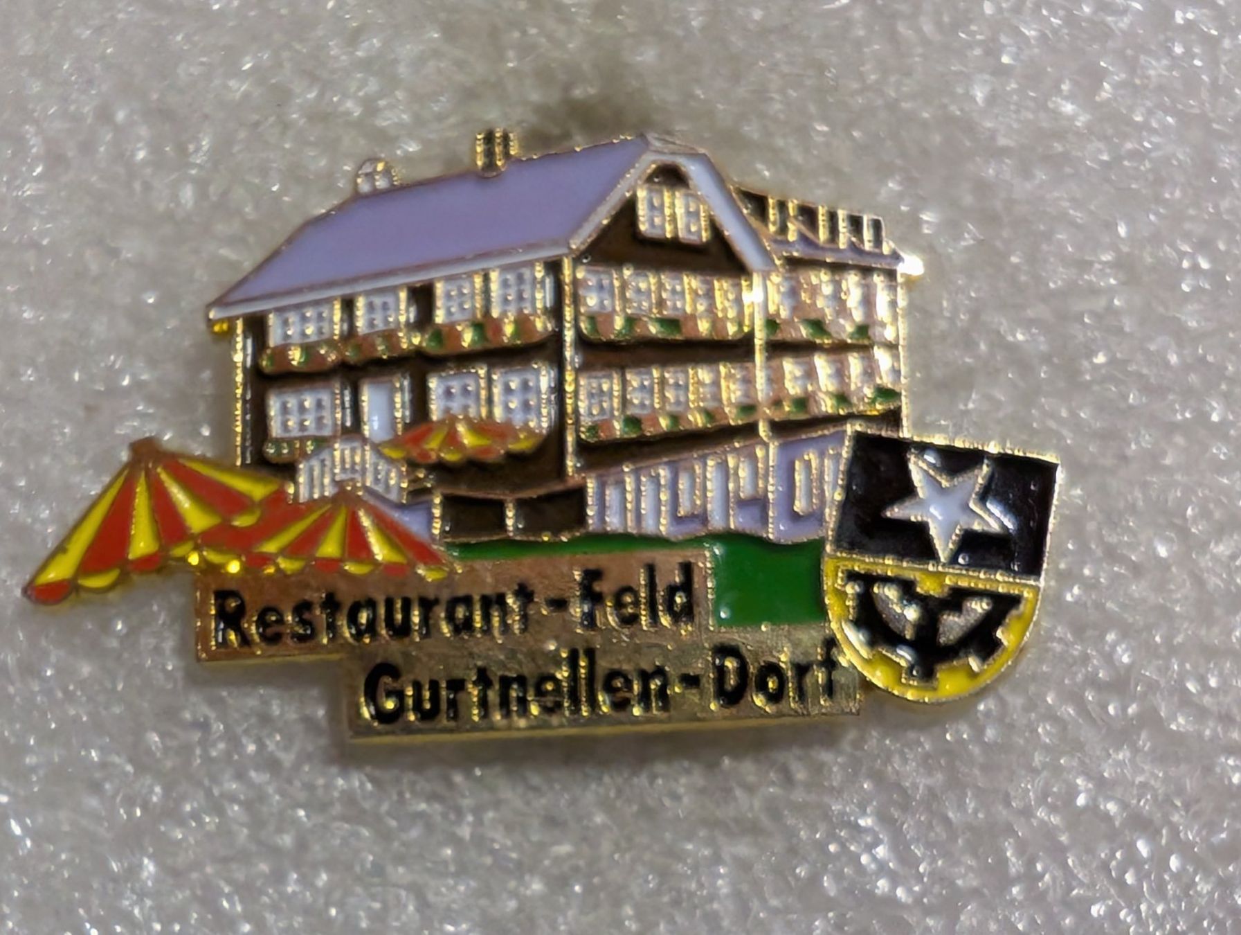 Placchette & Badge: Ansteckbutton 242: Restaurant Feld Gurtnellen – Usato da Oppligen venduto da Pin-Fall-Shop