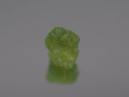 Ab 1CHF - Green Peridot (1 Rohstein) 2.5ct