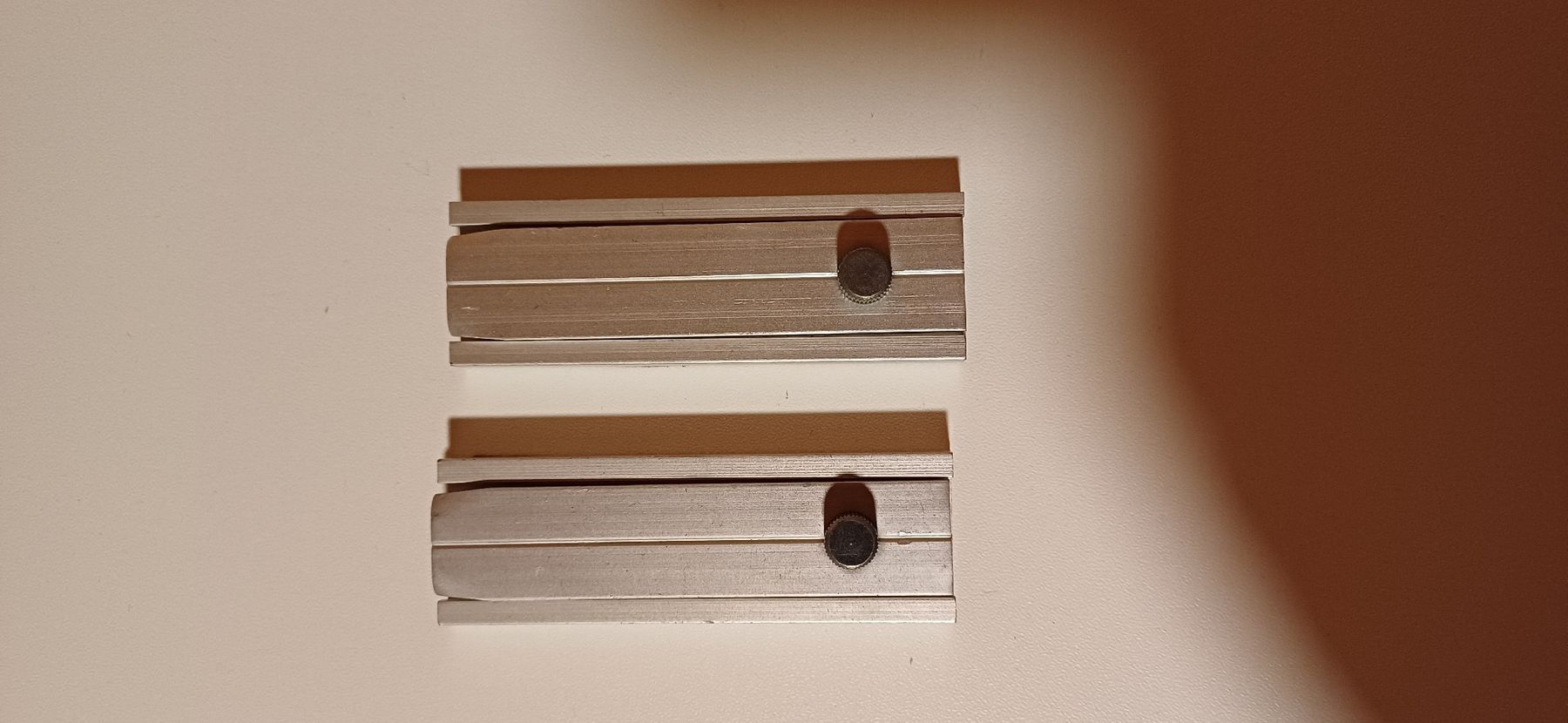 Ferramenta: Stossriegel 80/30 gerade Aluminium 2Stk. NEU – Nuovo (secondo la descrizione) da Au TG venduto da aatec_105