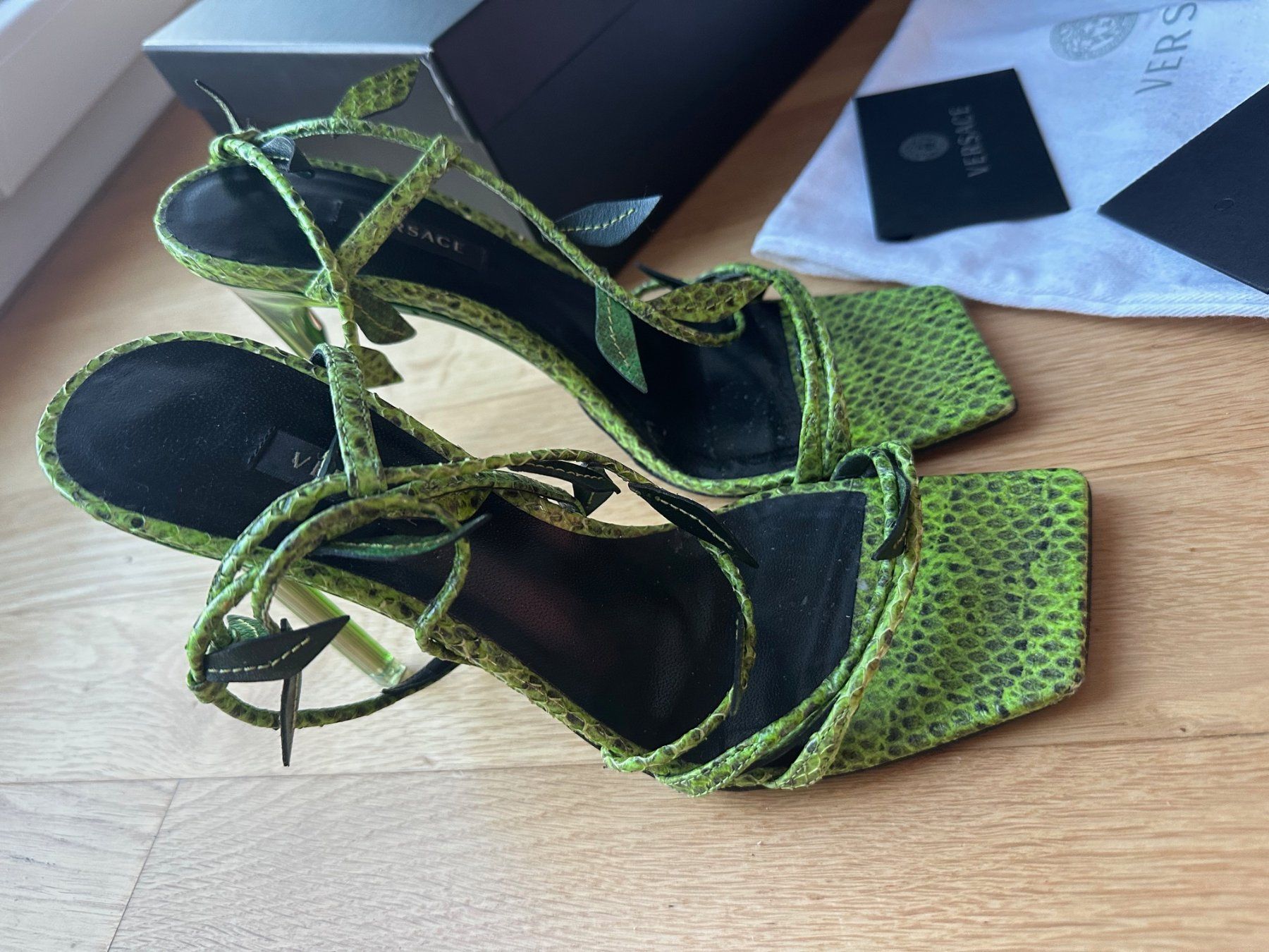 Versace Scarpe da donna: VERSACE Python Heels, Gr. 37,5,  J. Lo, NP  € 1.100,00 – Usato da Eggersriet venduto da Swiss2909 2