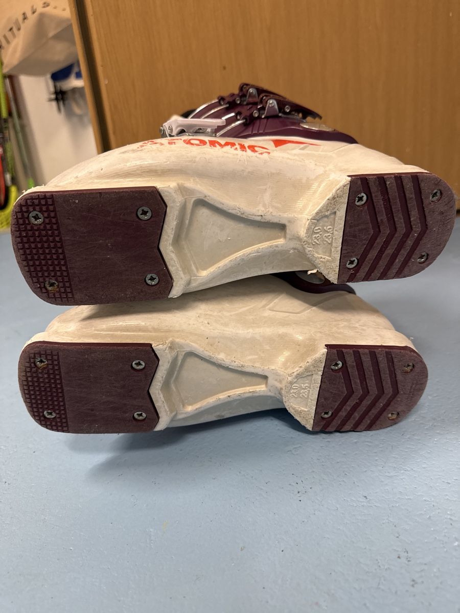Atomic Schuhe für Jungen: Kinder Skischuhe Atomic Gr: 23.5 (37) – Gebraucht aus Samstagern von Dufman 2