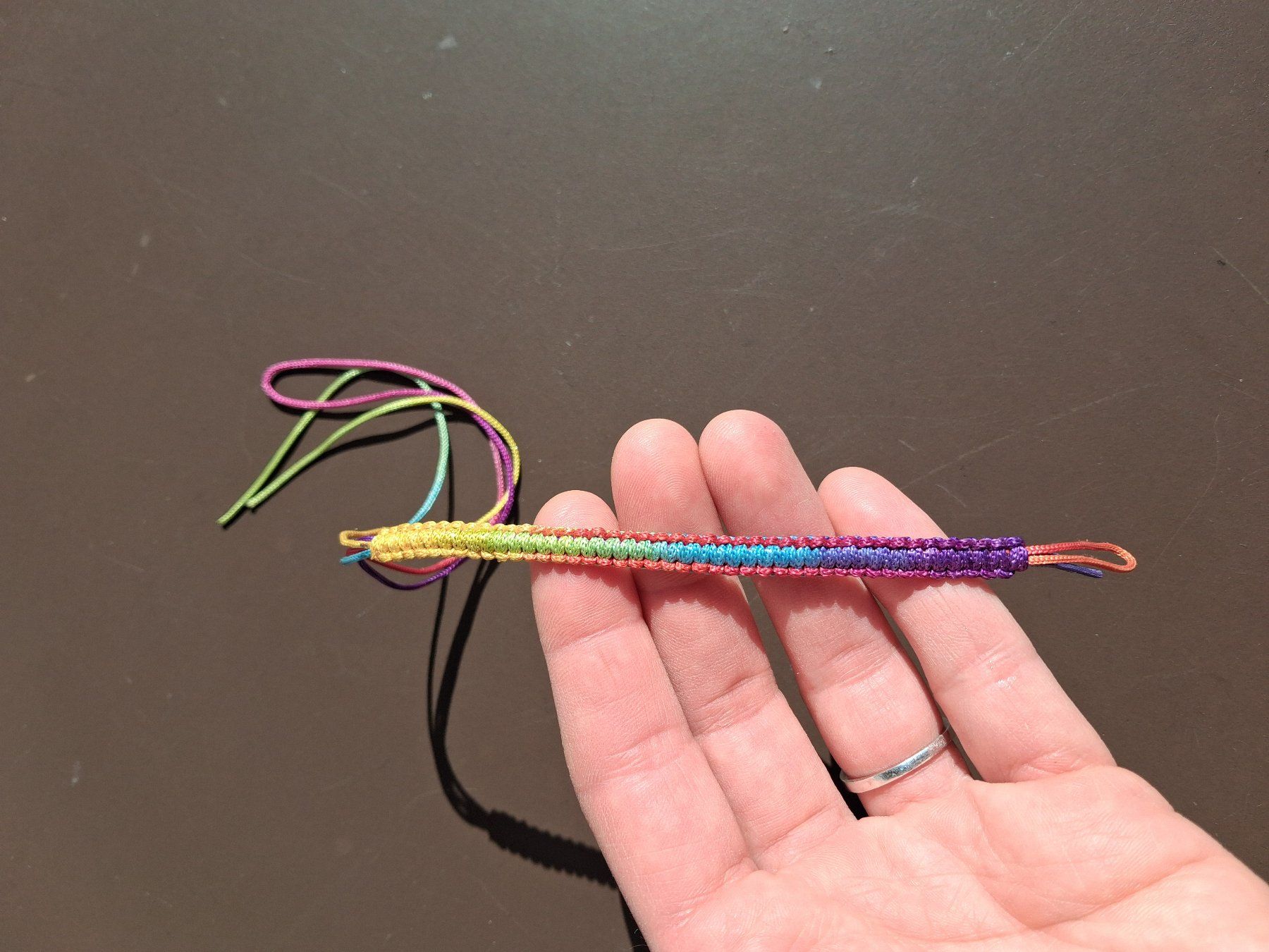 Armbänder & -reifen: 2x Stoff-Armband in Regenbogenfarben NEU – Neu und originalverpackt aus Wald ZH von e8e 6