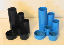 2x Robuste Stifthalter Kunststoffröhren in Schwarz+Blau 70er