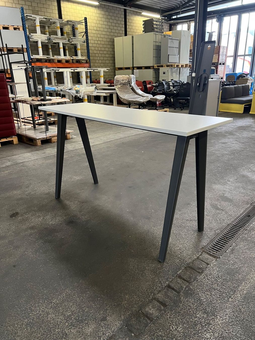 Steelcase Tische: 060 STEELCASE Stehtisch – Gebraucht aus Wangen an der Aare von TBYN 1