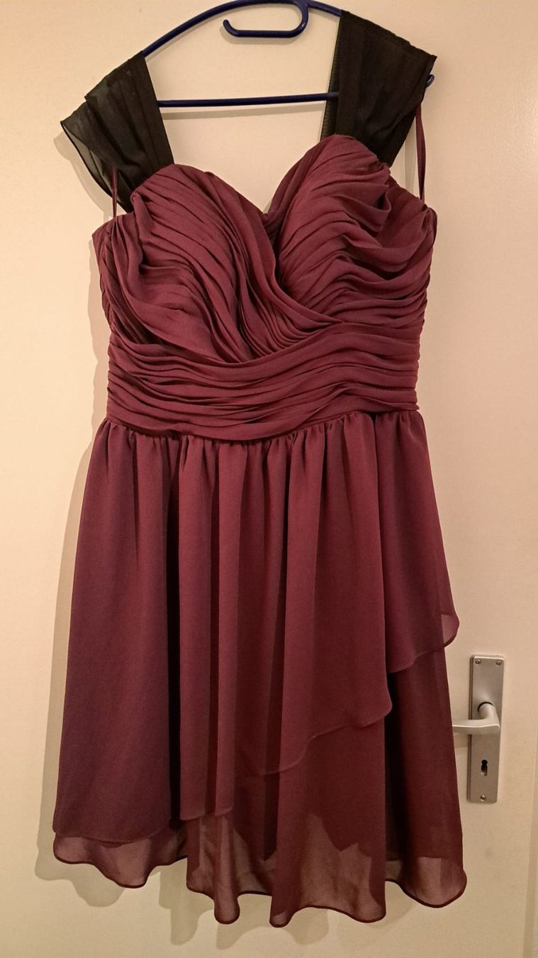 Kleider: Weinrotes Abendkleid – Gebraucht aus Waltenschwil von Catlady