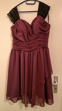 Weinrotes Abendkleid
