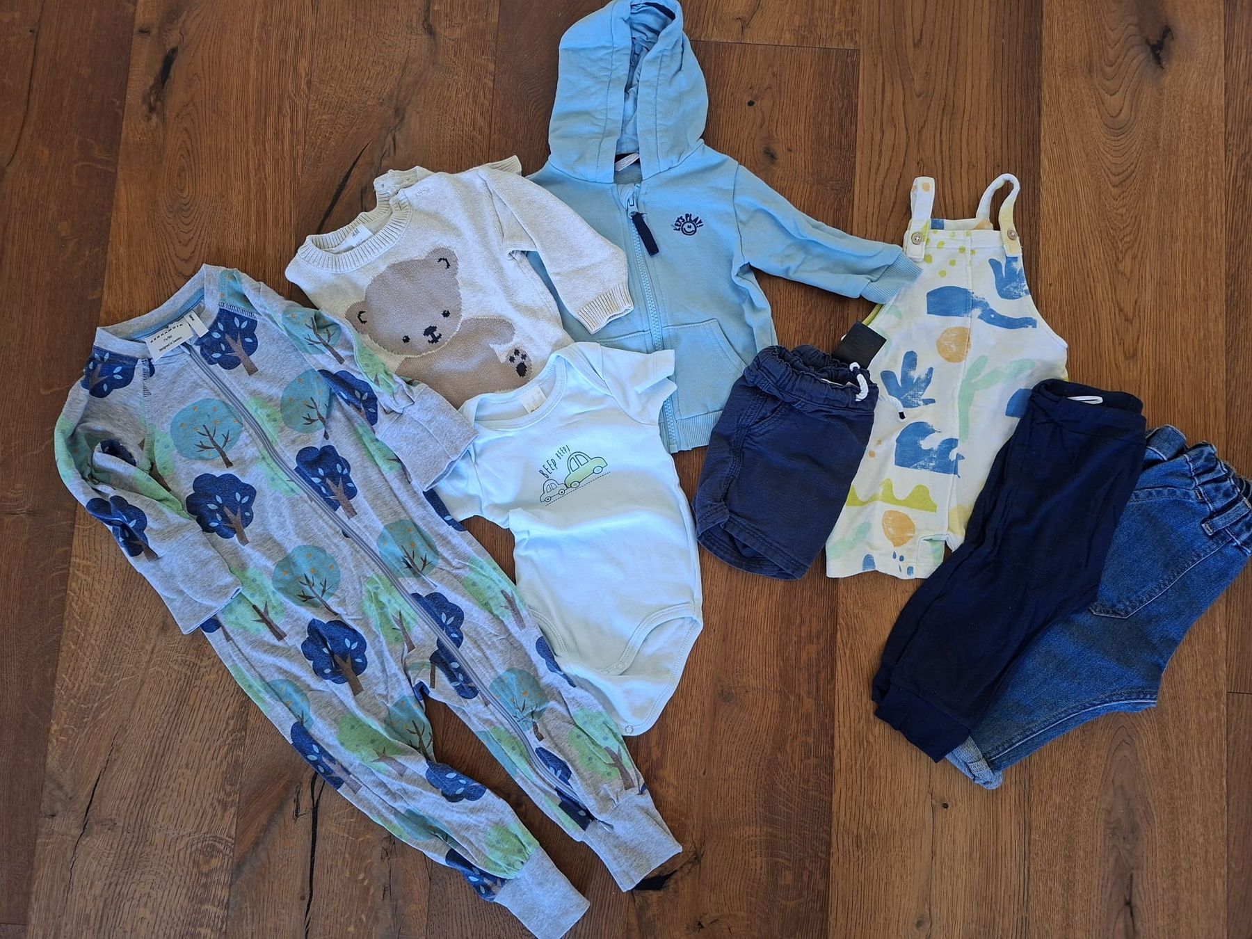 Lotti & Set di vestiti: Kleiderpaket Grösse 74 – Usato da Berg (Dägerlen) venduto da SCH.B.
