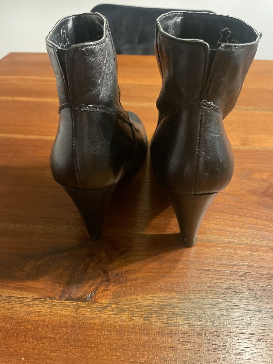 Scarpe da donna: Schwarze Leder Stiefeletten Gr. 38 – Usato da Engelburg venduto da Identity 2