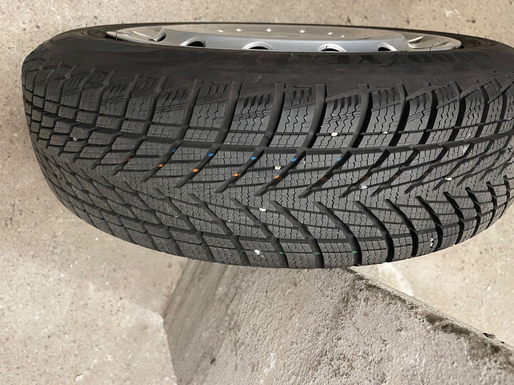 Goodyear Pneumatici & Ruote complete: Goodyear Winterreifen für Mini – Usato da Turgi venduto da sigiriya 1