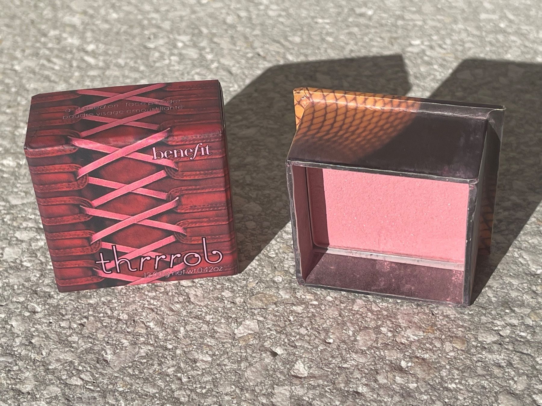 Make-up: Benefit Blush “thrrrob” – Usato da Brütten venduto da Rod816