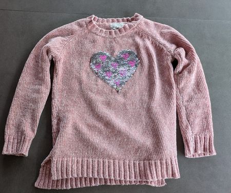 Pullover von btween mit Pailettenherz, Grösse 140