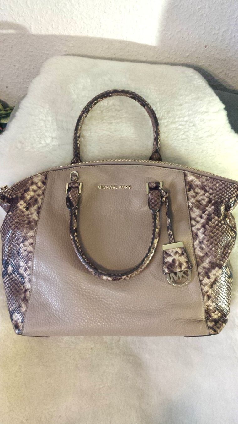 Michael Kors Taschen für Damen: Portoaktion! Michael Kors Riley Tasche, Leder Beige, Python – Neu (gemäss Beschreibung) aus Luzern von Zimprich