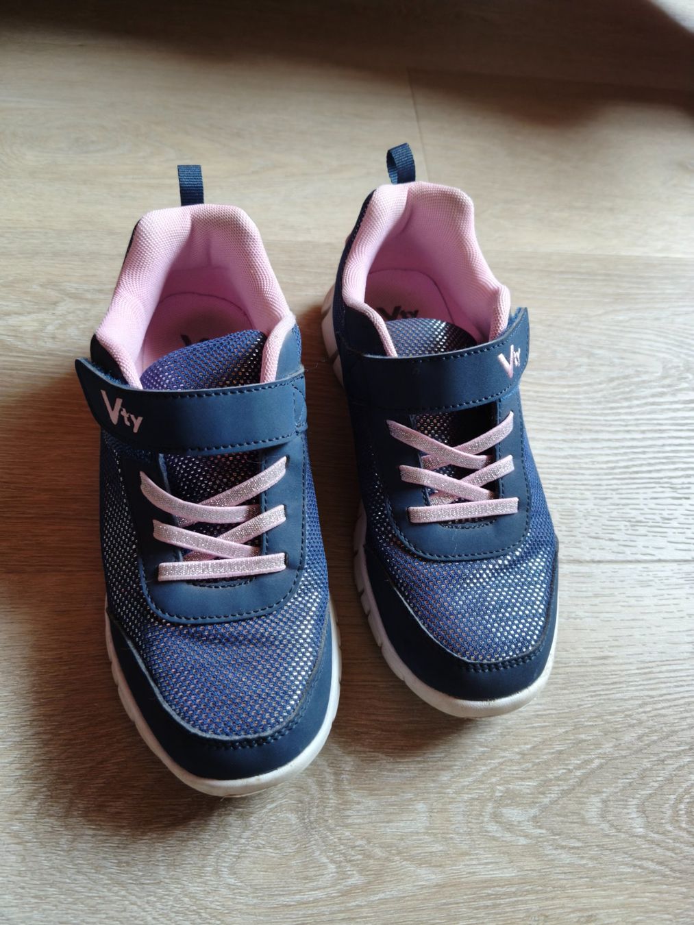 Scarpe per ragazze: Vty Sneaker Gr. 36 – Usato da Reconvilier venduto da Mickeli7 1