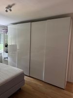 Grosser Ikea Pax Schrank mit Schiebetüren in Top Zustand